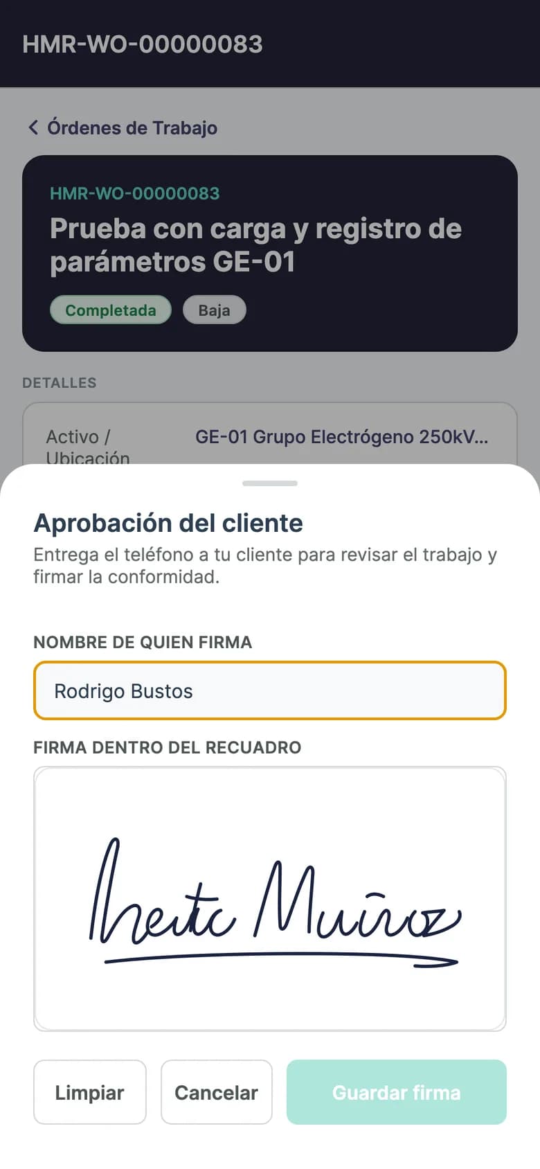 App móvel da Prexira: o cliente assina a conformidade no celular do técnico ao fechar o trabalho
